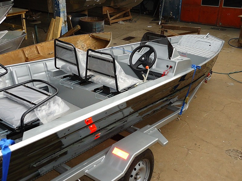 Barco de aluminio Puma 500 - Uberfort Náutica fotos video