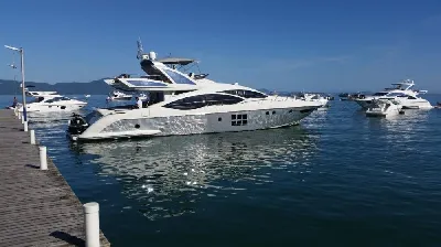 Azimut 72S