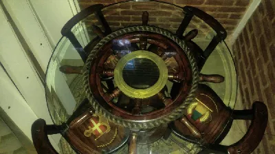 Clique para visualizar Mesa em madeira nobre, tema náutico