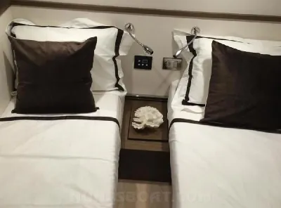 Clique para visualizar Intermarine 60