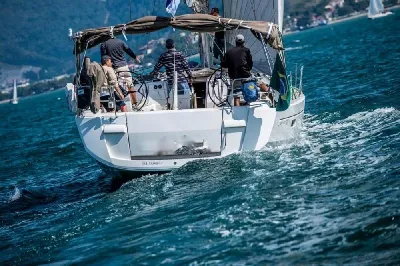 Clique para visualizar Sun Odyssey 50