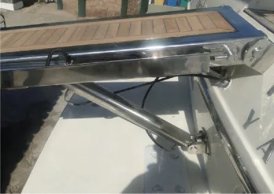Clique para visualizar Passarela hidráulica telescópica inox para lanchas