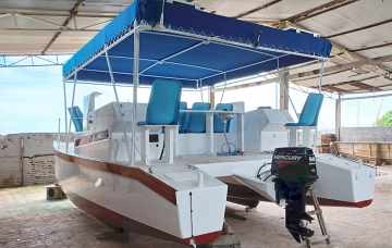 Catamarã p/ transporte de 10 passageiros 