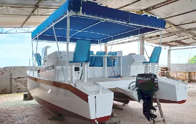 Clique para visualizar Catamarã p/ transporte de 10 passageiros