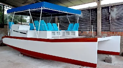 Clique para visualizar Catamarã p/ transporte de 10 passageiros