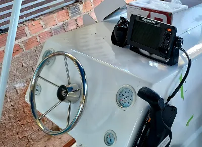 Clique para visualizar Catamarã p/ transporte de 10 passageiros