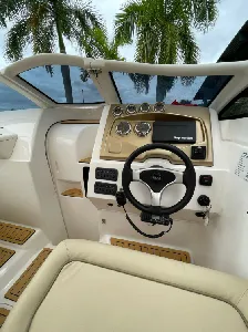 REAL 275 Lancha Cabinada - Motor Mercury 4.5 250HP