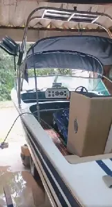 Lancha Esquimar 18 pés em fibra c/ reversor