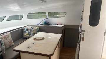 Catamarã Bate Vento modelo BV 36 TRAWLER a motor 