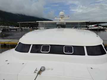 Catamarã Bate Vento modelo BV 36 TRAWLER a motor 