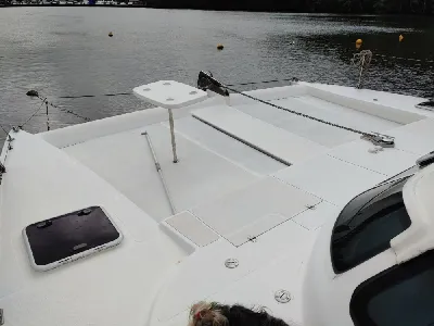 Clique para visualizar Catamarã Bate Vento modelo BV 36 TRAWLER a motor