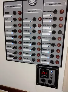 Clique para visualizar Catamarã Bate Vento modelo BV 36 TRAWLER a motor