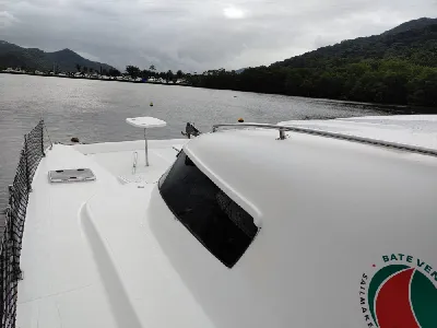 Clique para visualizar Catamarã Bate Vento modelo BV 36 TRAWLER a motor