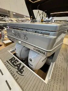Clique para visualizar Lancha Real 35 Cabriolet / Modelo 2024 com Popa