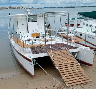 Catamarã Bate Vento em fibra de vidro BV 43ETP