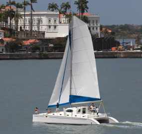 Veleiro catamarã Bate Vento modelo BV 43