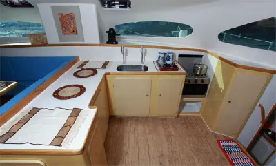 Veleiro catamarã Bate Vento modelo BV 43