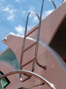 Clique para visualizar Pier em alumínio revestido com madeira e/ou EVA