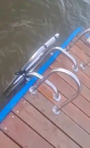 Clique para visualizar Pier em alumínio revestido com madeira e/ou EVA