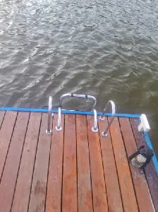 Clique para visualizar Pier em alumínio revestido com madeira e/ou EVA