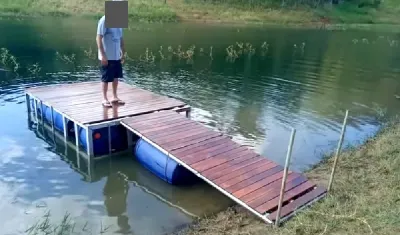 Clique para visualizar Pier em alumínio revestido com madeira e/ou EVA