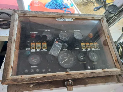 Clique para visualizar Traineira Madeira