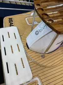 Lancha com motor de popa Real 280 Special Deck
