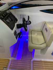 Lancha com motor Mercury de popa - Real 280 SD