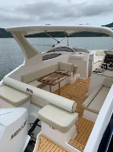 Clique para visualizar Lancha com motor Mercury de popa - Real 280 SD