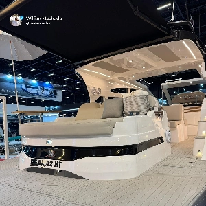 Real 42 Hardtop com Parelha de popa Mercury 300HP 