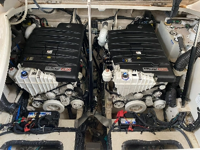 Clique para visualizar Sea Ray 375 Sundancer