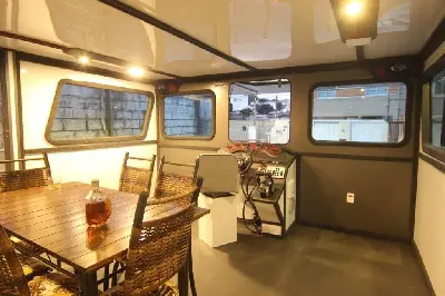 Clique para visualizar HOUSEBOAT MALLOY - 35 à 53 pés