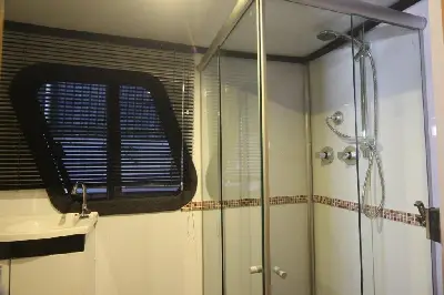 Clique para visualizar HOUSEBOAT MALLOY - 35 à 53 pés