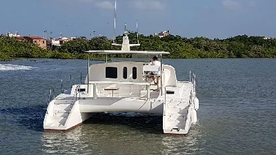 Clique para visualizar Catamarã Bate Vento a motor - BV 36 Trawler