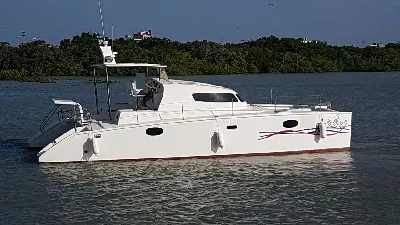 Catamarã Bate Vento a motor - BV 36 Trawler 
