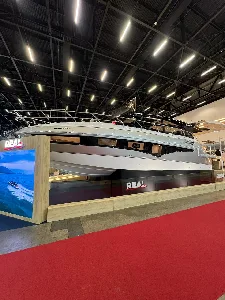 Clique para visualizar Lancha Real 42 Hardtop com parelha de popa 300HP