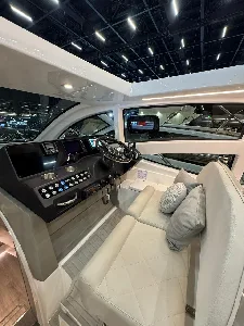 Clique para visualizar Lancha Real 42 Hardtop com parelha de popa 300HP