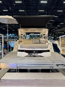 Clique para visualizar Lancha Real 42 Hardtop com parelha de popa 300HP