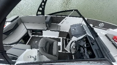 Clique para visualizar Ventura Marine - V205 Crossover - 2025