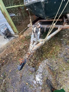 Clique para visualizar Barco cabinado de alumínio com 23 pés - ano 1991