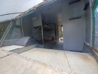 Clique para visualizar Barco cabinado de alumínio com 23 pés - ano 1991