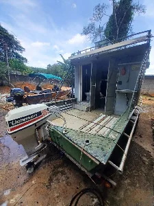 Clique para visualizar Barco cabinado de alumínio com 23 pés - ano 1991