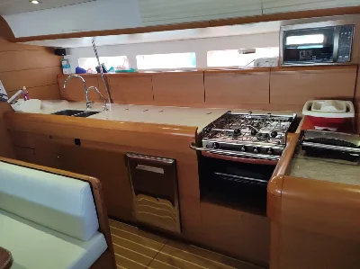 Clique para visualizar JEANNEAU SUN ODYSSEY 50 PÉS – ANO 2013