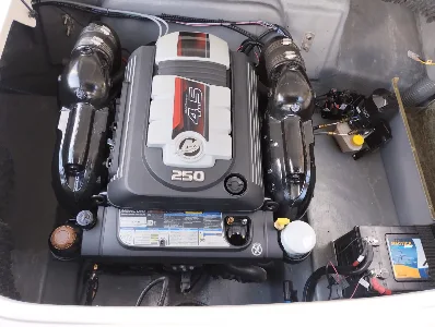 Clique para visualizar Triton 250 Cab