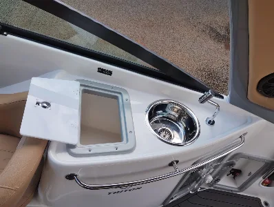 Clique para visualizar Triton 250 Cab