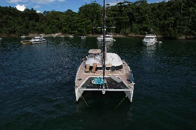 Clique para visualizar Catamara Fountaine Pajot Salina 48