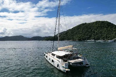 Clique para visualizar Catamara Fountaine Pajot Salina 48