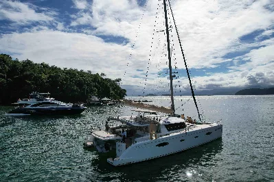 Clique para visualizar Catamara Fountaine Pajot Salina 48