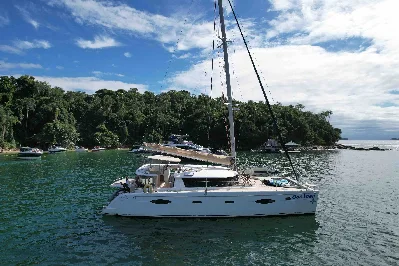 Clique para visualizar Catamara Fountaine Pajot Salina 48