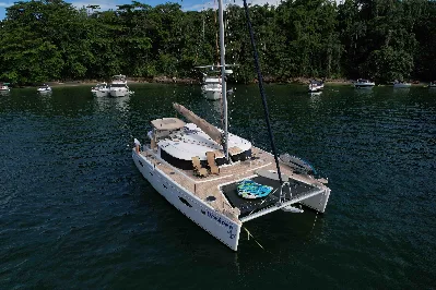 Clique para visualizar Catamara Fountaine Pajot Salina 48